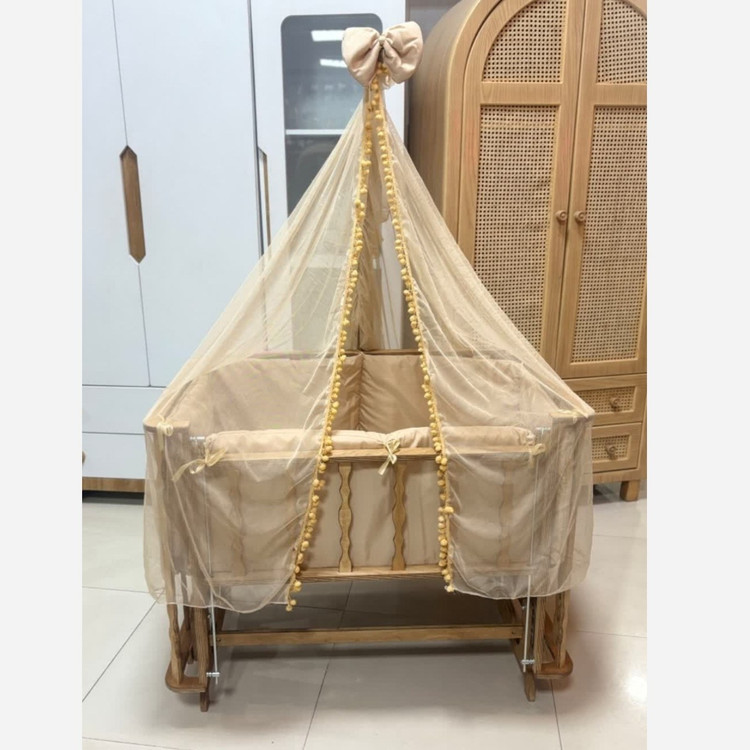 تخت کنار مادر چوبی آنجل همراه نئون و آویز
